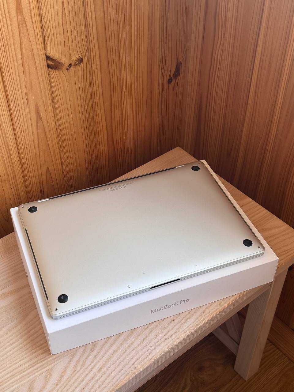 MacBook Pro 15-inch, 2017, A1707, 256SDD, 16GB Ram