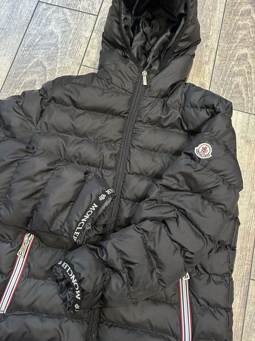 Пуховик , куртка Moncler