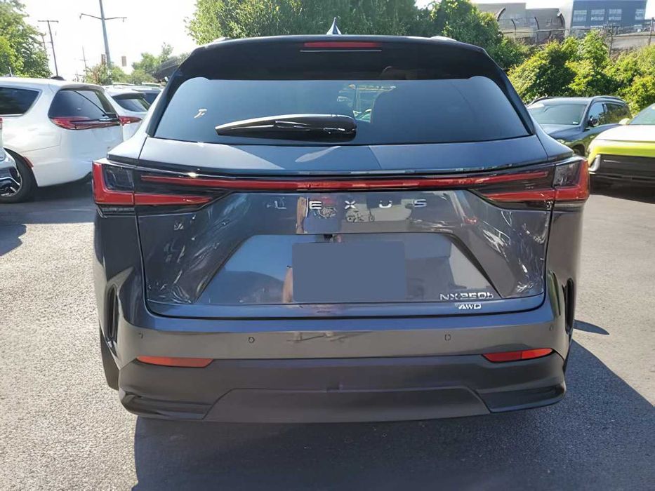 Lexus NX      2024
