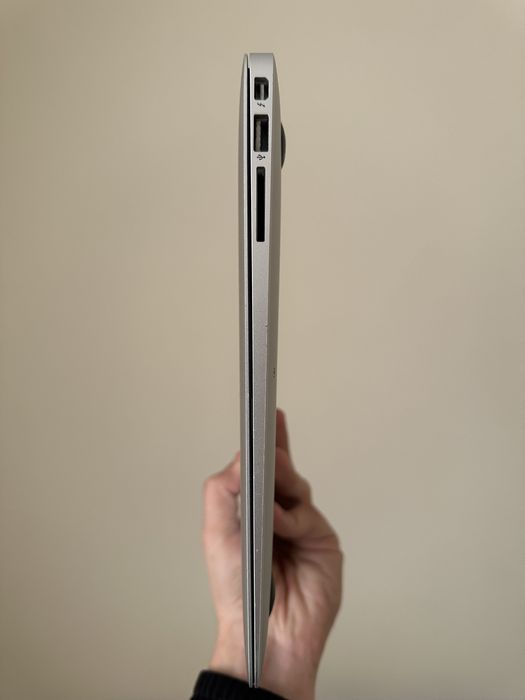 Продам Macbook Air 13” 2015p