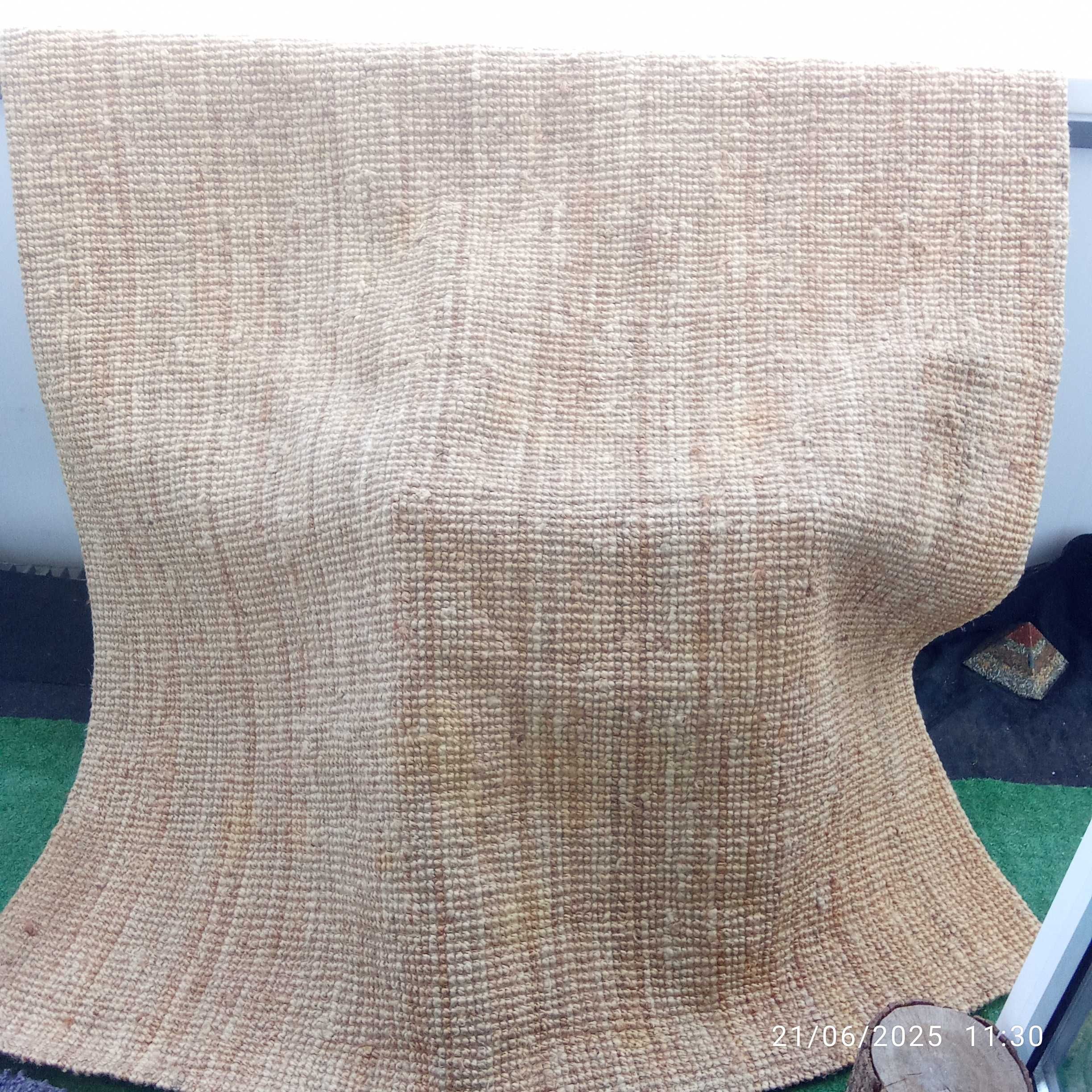 Vendo tapete juta 155cm (largura) * 220cm (comprimento)