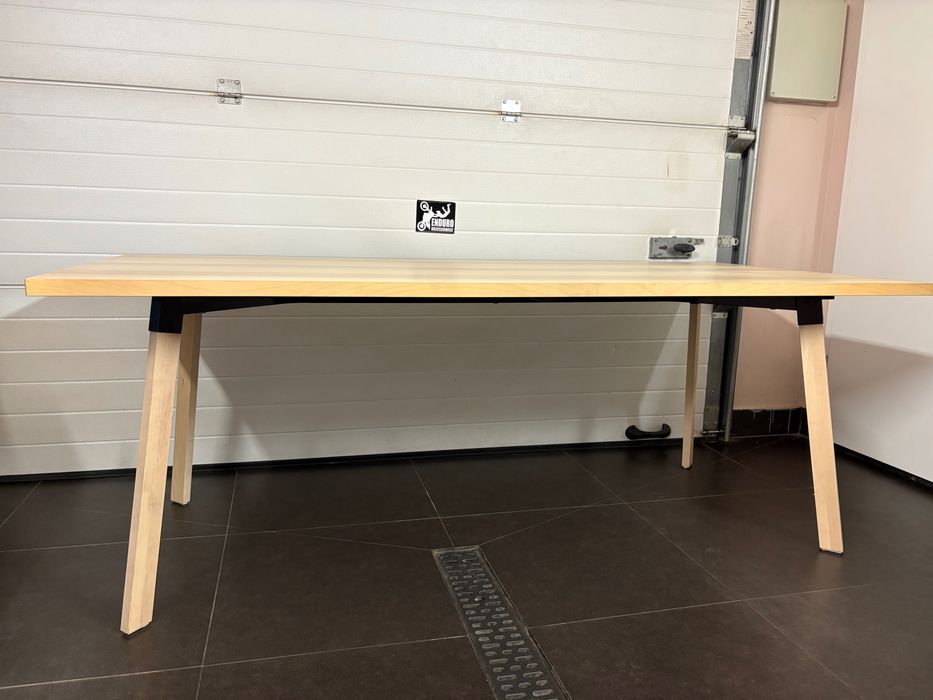 Stół Ikea YPPERLIG 200 cm (szer) x 90 cm (gl.) x 75 cm (wys.)