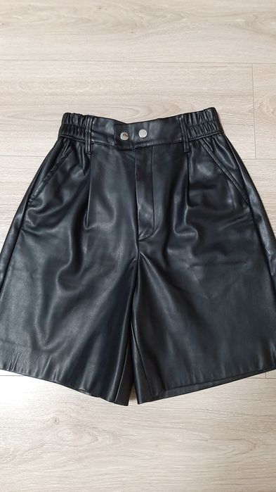 Шорти бермуди шкіряні Bershka S