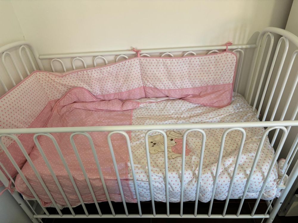 Cama de bebe com pouco uso