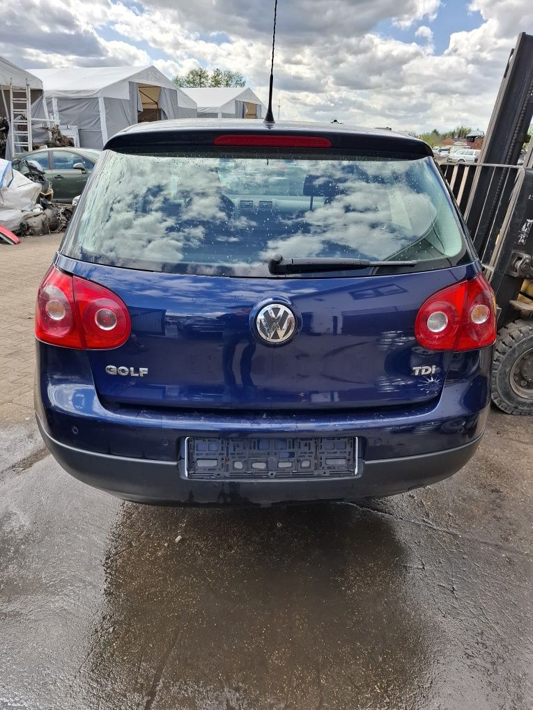 Volkswagen Golf V Zderzak Przedni LD5Q