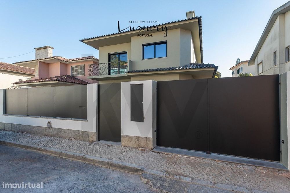 Moradia T3 - 3 Suites, Jardim, Piscina e Garagem totalmente remodelada
