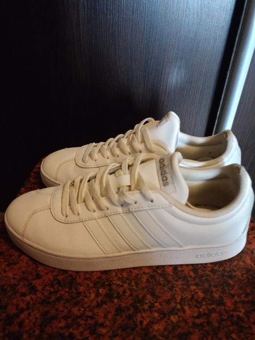 Кросівки adidas Індонезія