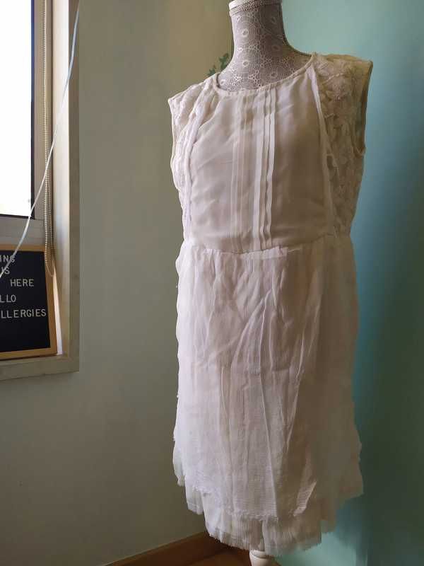 Vendo vestido branco com bordado Mango M/38