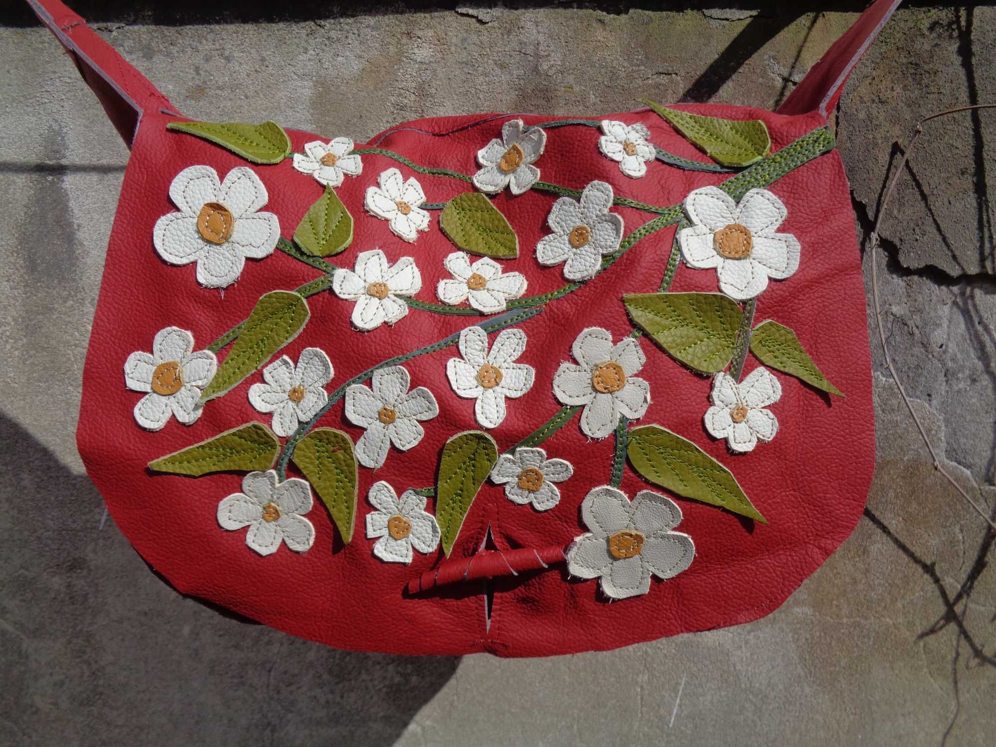 Artystyczna torebka skórzana z wiosennymi kwiatami.  Handmade