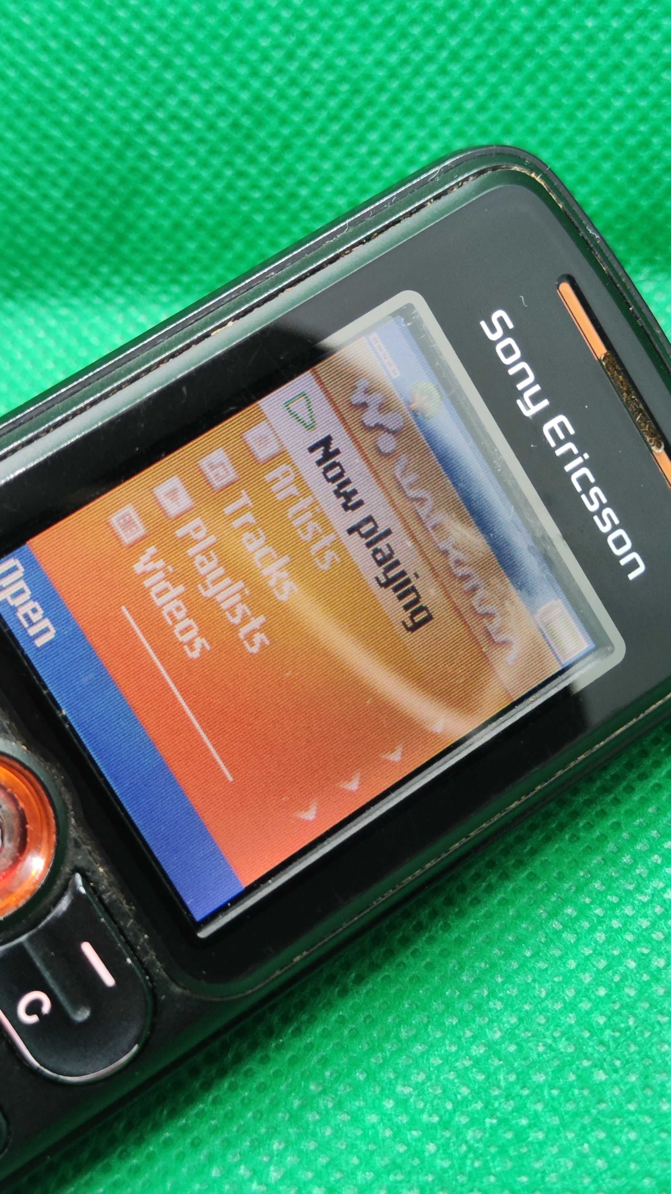 Dobry Telefon komórkowy Sony Ericsson w200i Walkman Handy z ładowarką