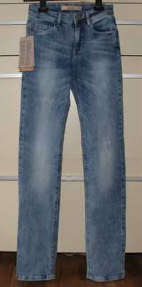 Spodnie nowe damskie BERSHKA 32 (XS), jeansowe przecierane, straight