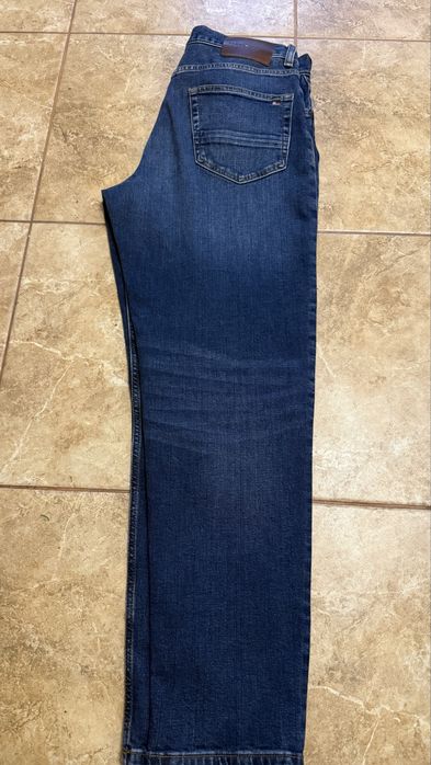 Джинсы Тommy новые 2200 гр.