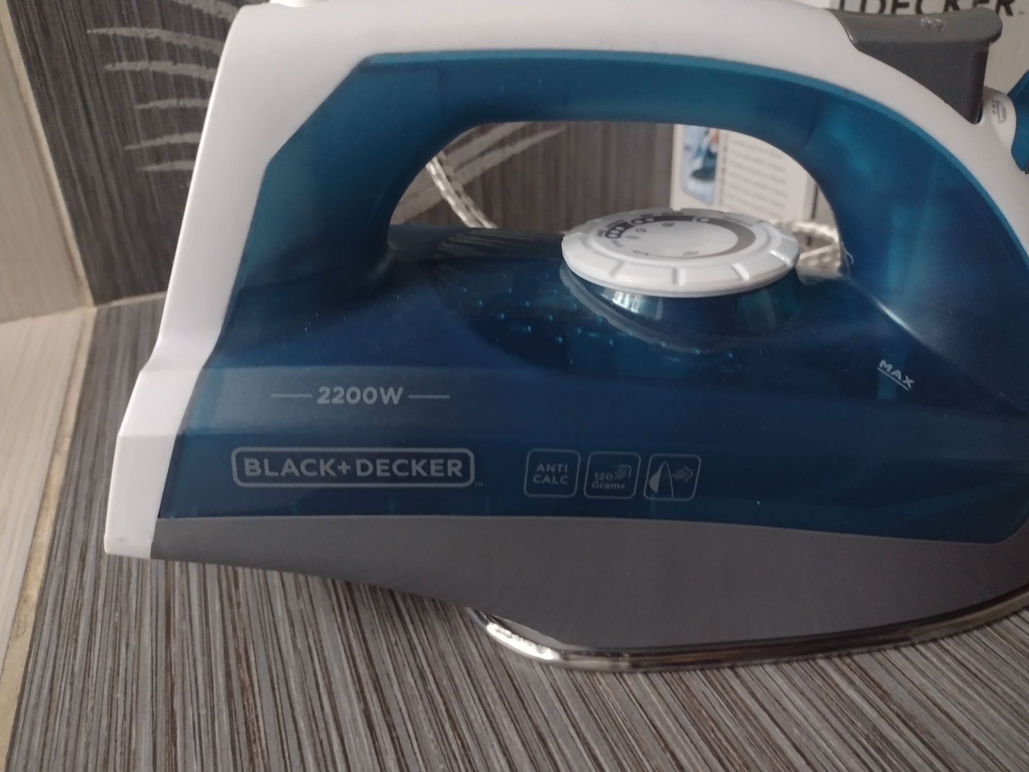 żelazko parowe Black+Decker-nowe