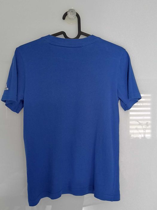 Niebieski t-shirt chłopięcy Adidas r. 140