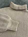 Dziewczęcy beżowy sweter z golfem rozmiar 146/152 cm