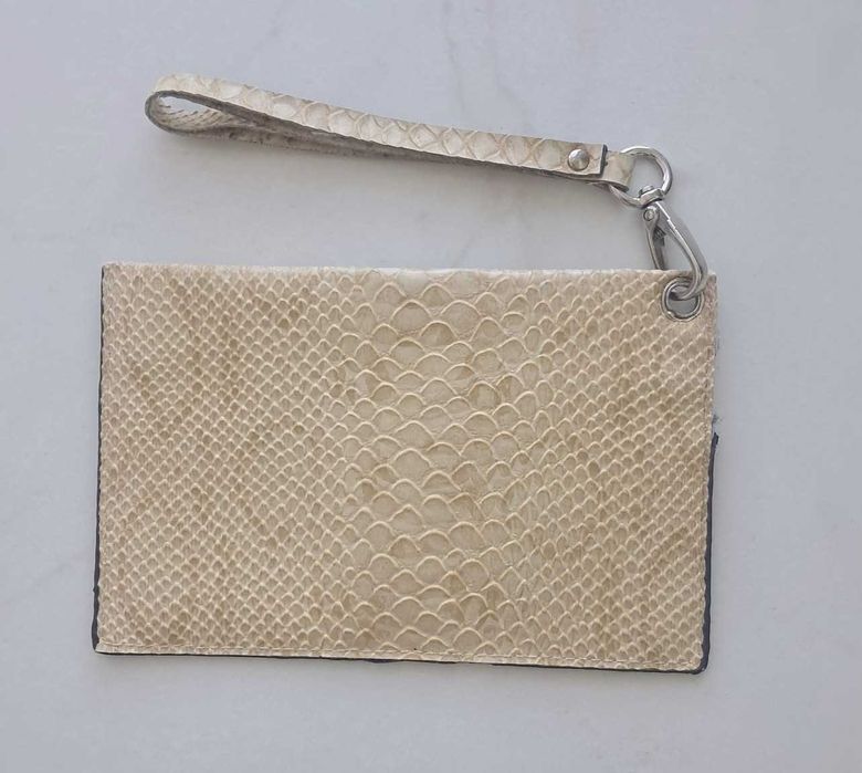 Bolsa / Carteira de Mão em Pele de Cobra Sintética