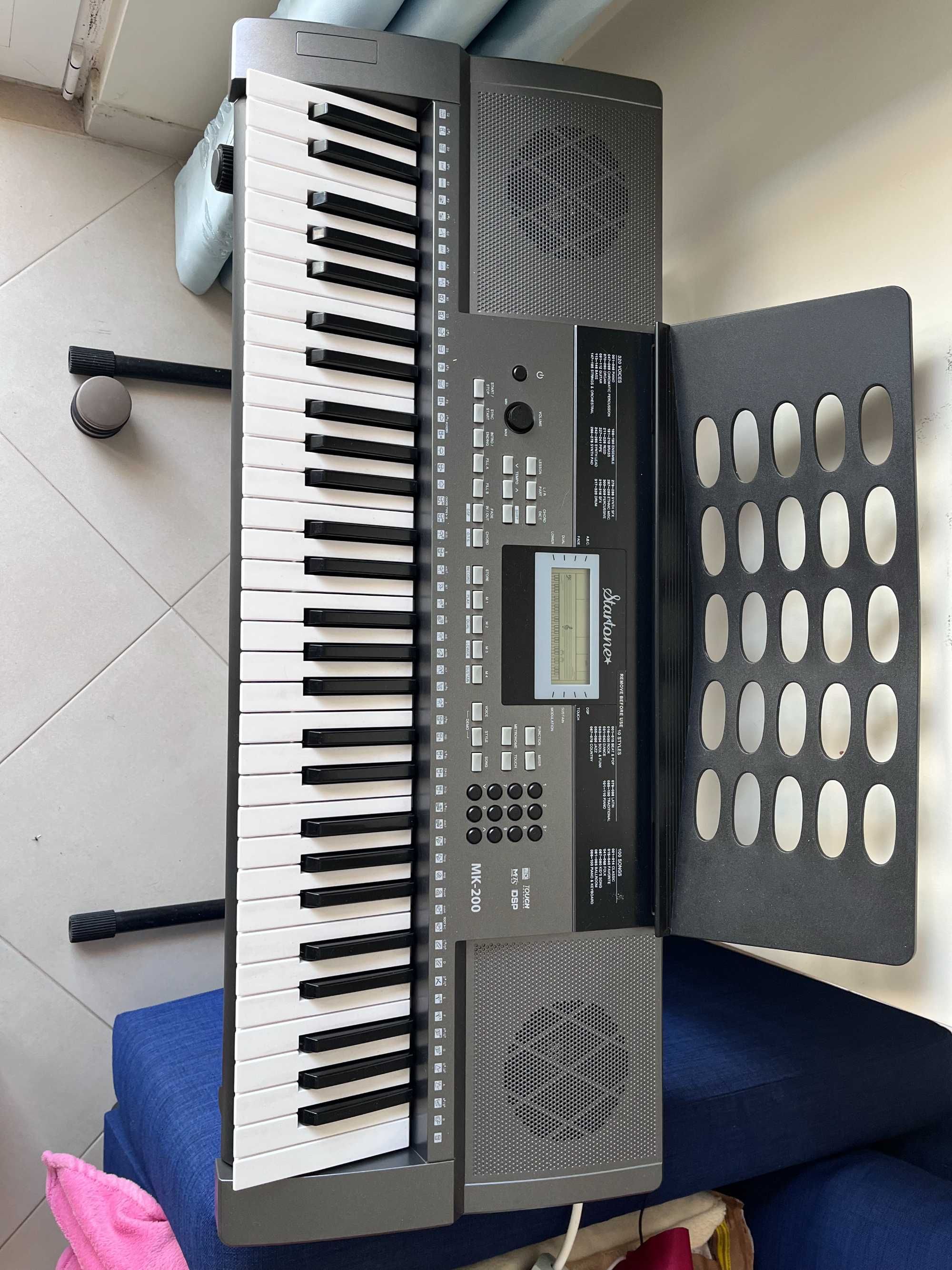 Teclado Musical StarTone MK-200 com 320 Vozes e Tela Digital