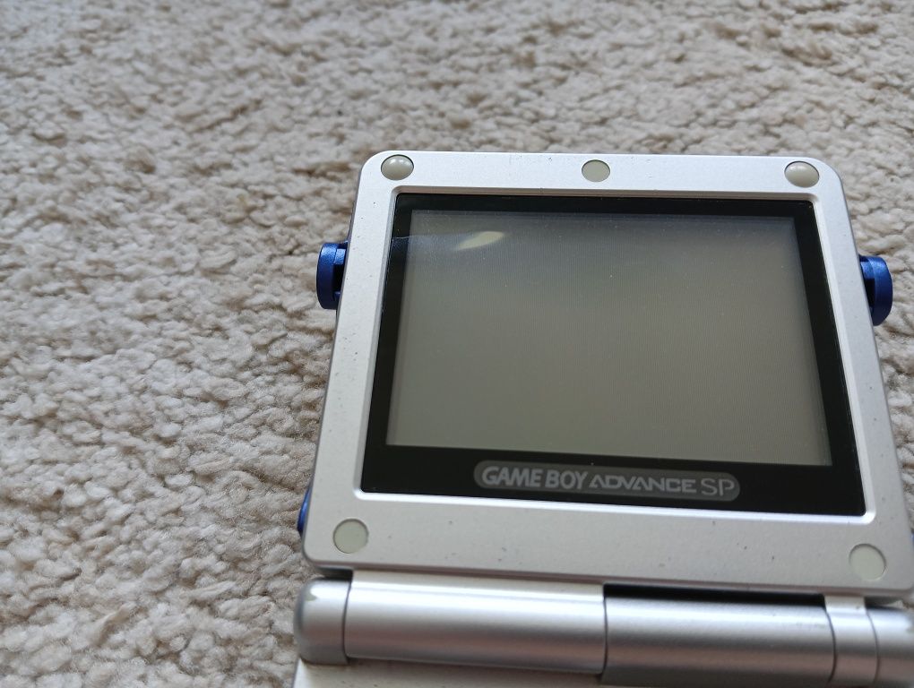 Game Boy Advance SP z 7 grami + oryginalna walizka + rzadkie akcesoria