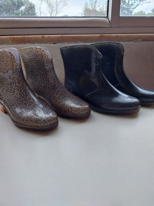 Dois pares de botins de borracha 37/38