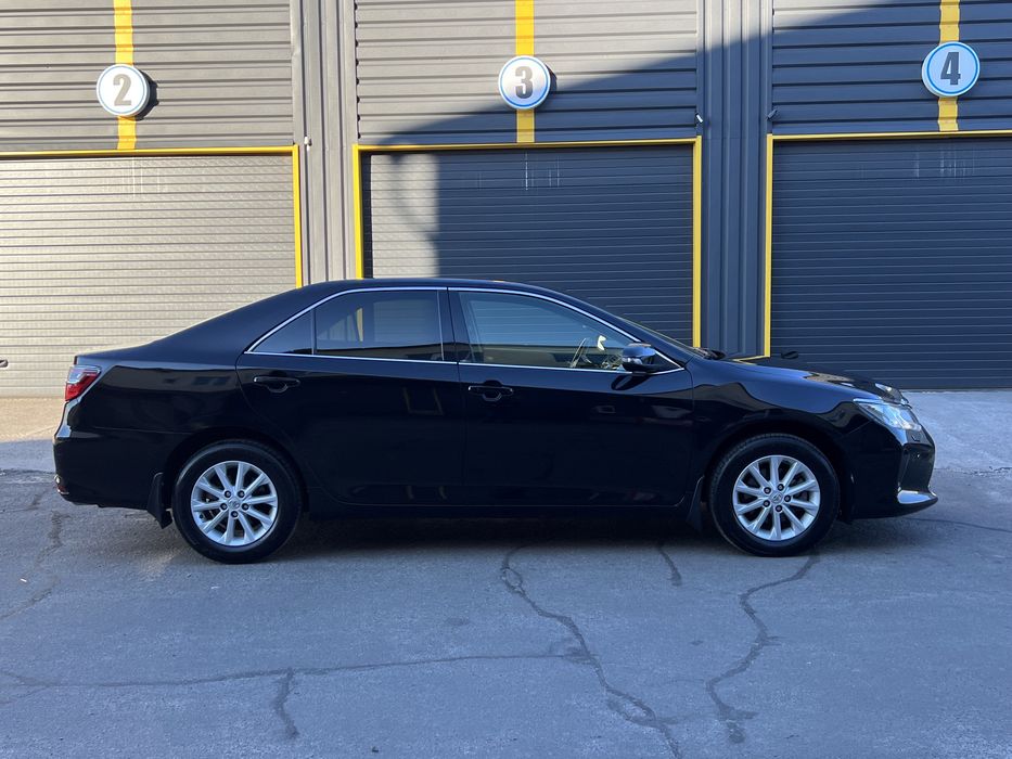 Продам офіційну Camry 55