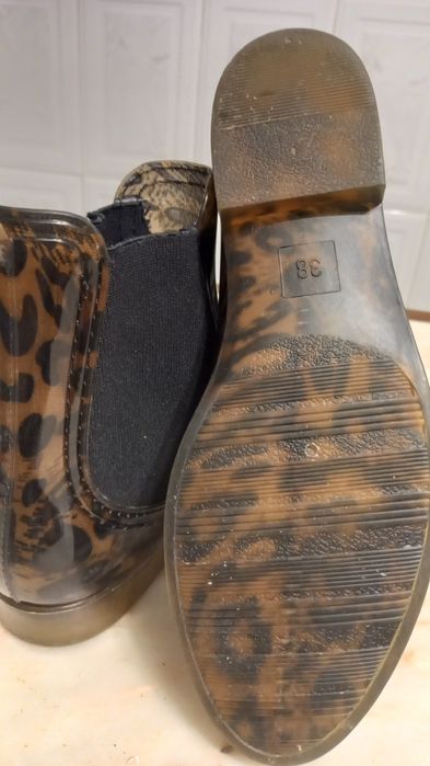 Vendo botins de senhora muito baratos