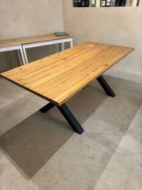 Stół do jadalni drewniany industrialny