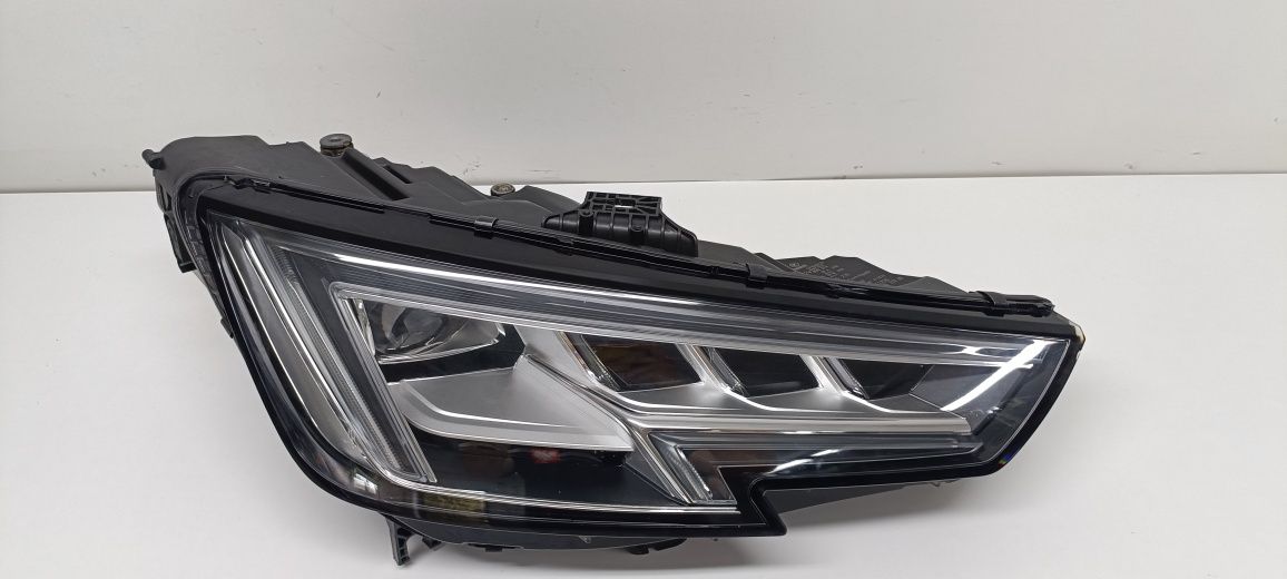 Audi A4 B9 16-19 Lampa Prawa Przednia Matrix