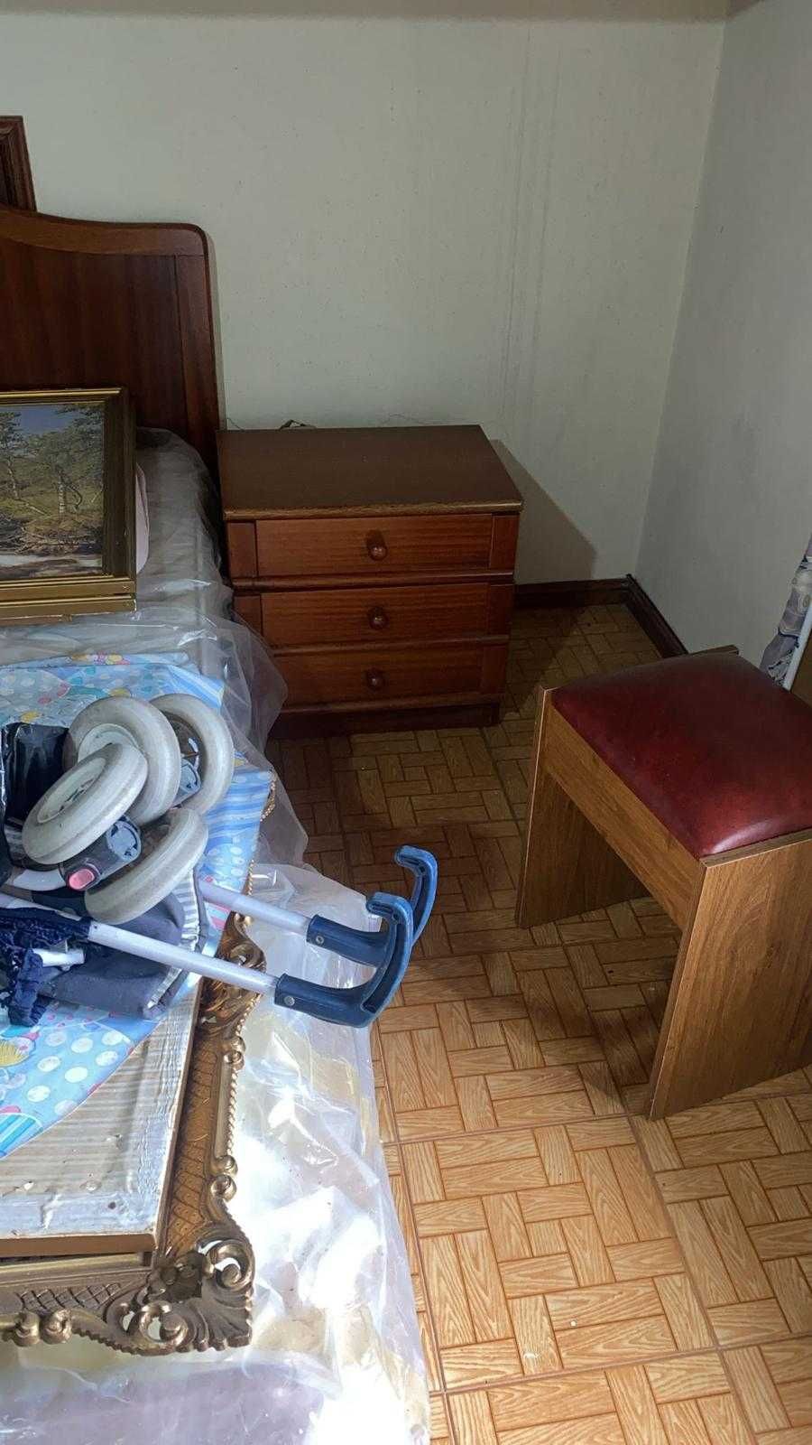 Vendo conjunto de quarto sem guarda fatos.