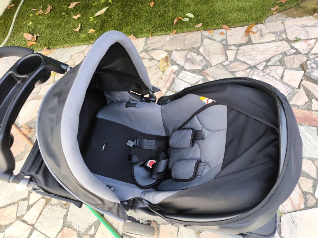 Carrinho de bebe com ovo