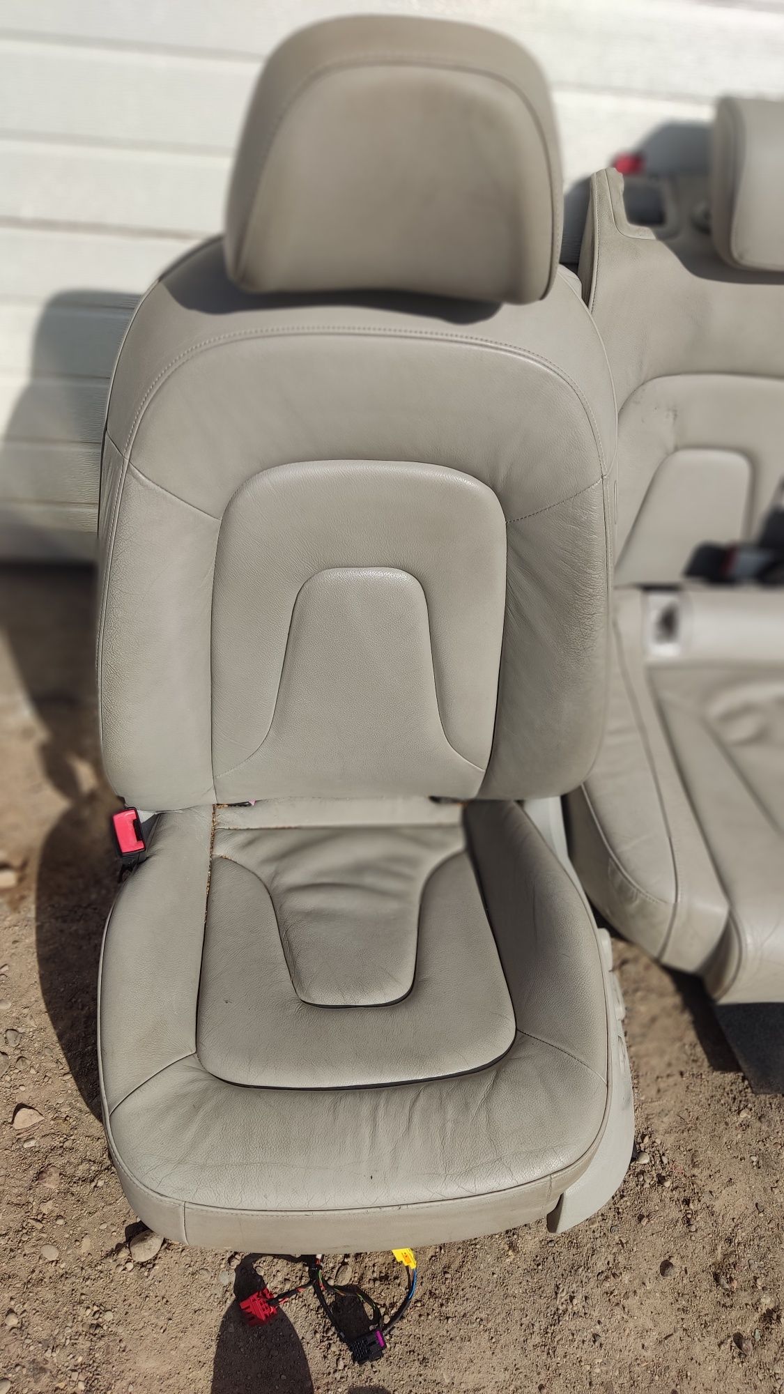 Fotele jasne skórzane Audi a4 b8