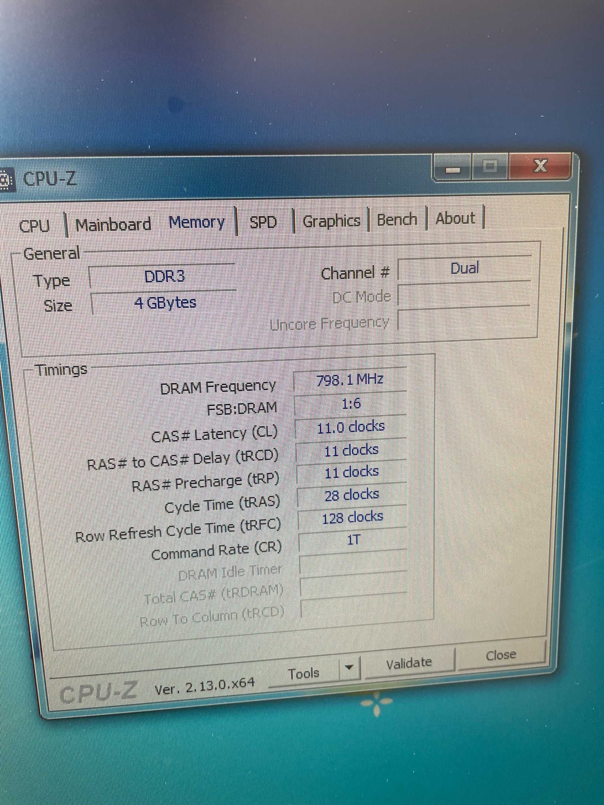 Komputer z monitorem firmy DELL