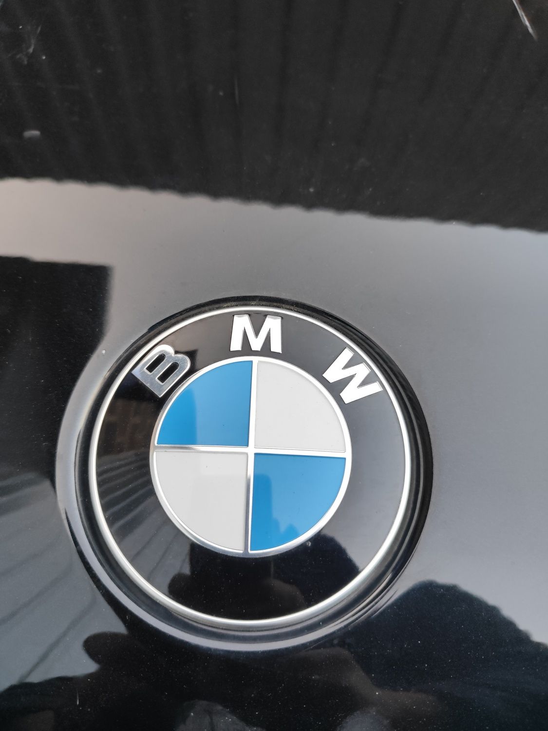 Значок до BMW X1  на капот оригінал