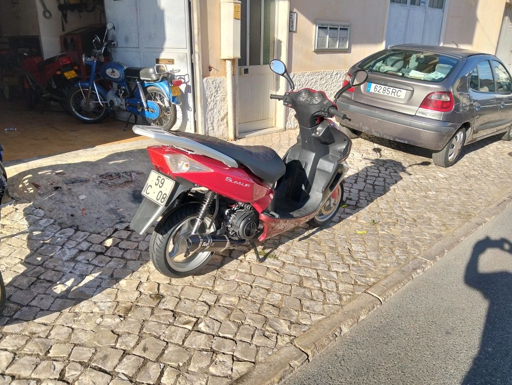 Peugeot sum up 125cc 2009