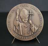 Medalha de bronze alusiva à visita do  Papa João Paulo II a Cabo Verde