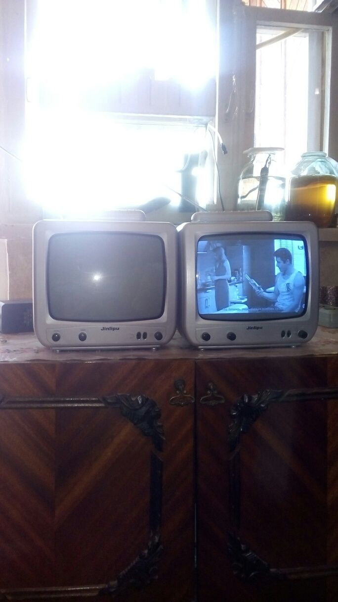 Продается два черно-белые телевизора
