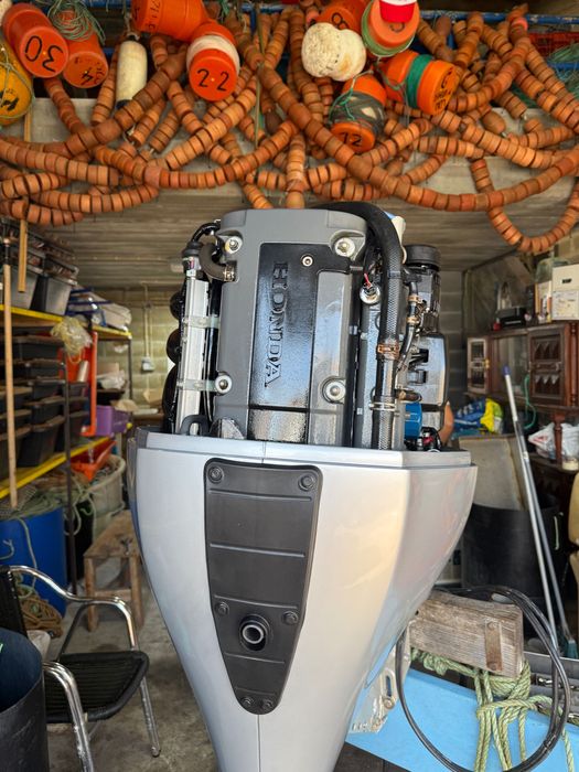 Motor Honda fora de borda 150HP VTEC com 300 hora