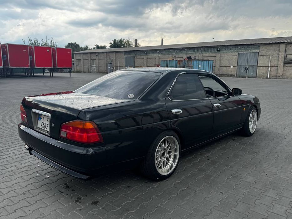 Nissan laurel с35