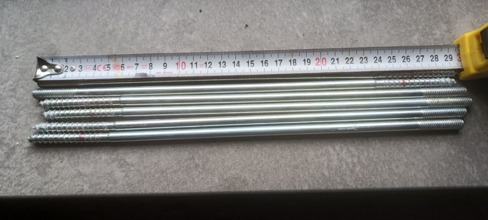 Śruba dwugwint do obejm rynien. Mocowanie rynny