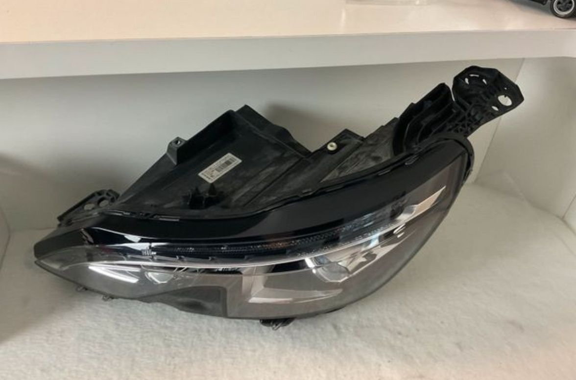 Farol Peugeot 3008/5008 gt line