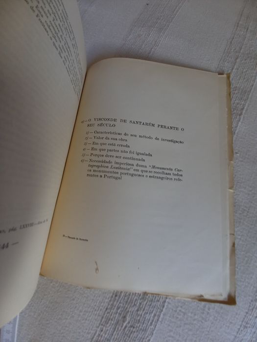 Livro antigo sobre o Visconde de Santarém