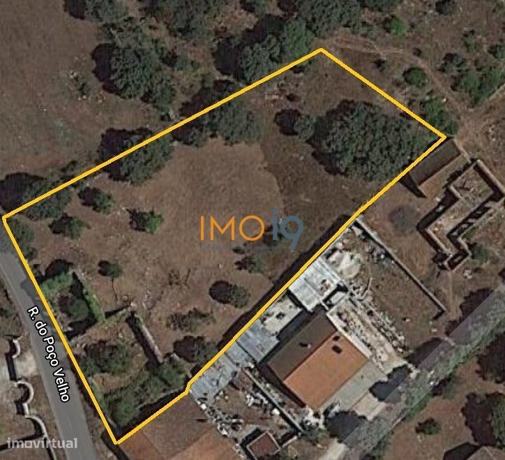 Ruina em terreno de 3600 m2