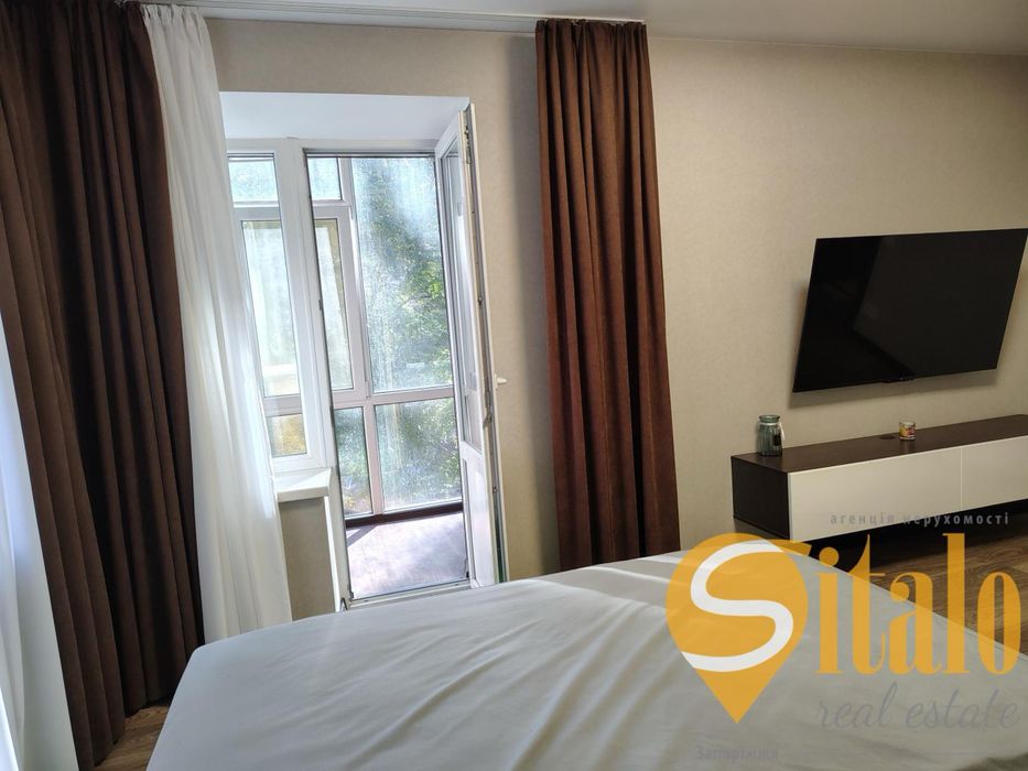 Продам двокімнатну з ремонтом та меблями, космос (020)