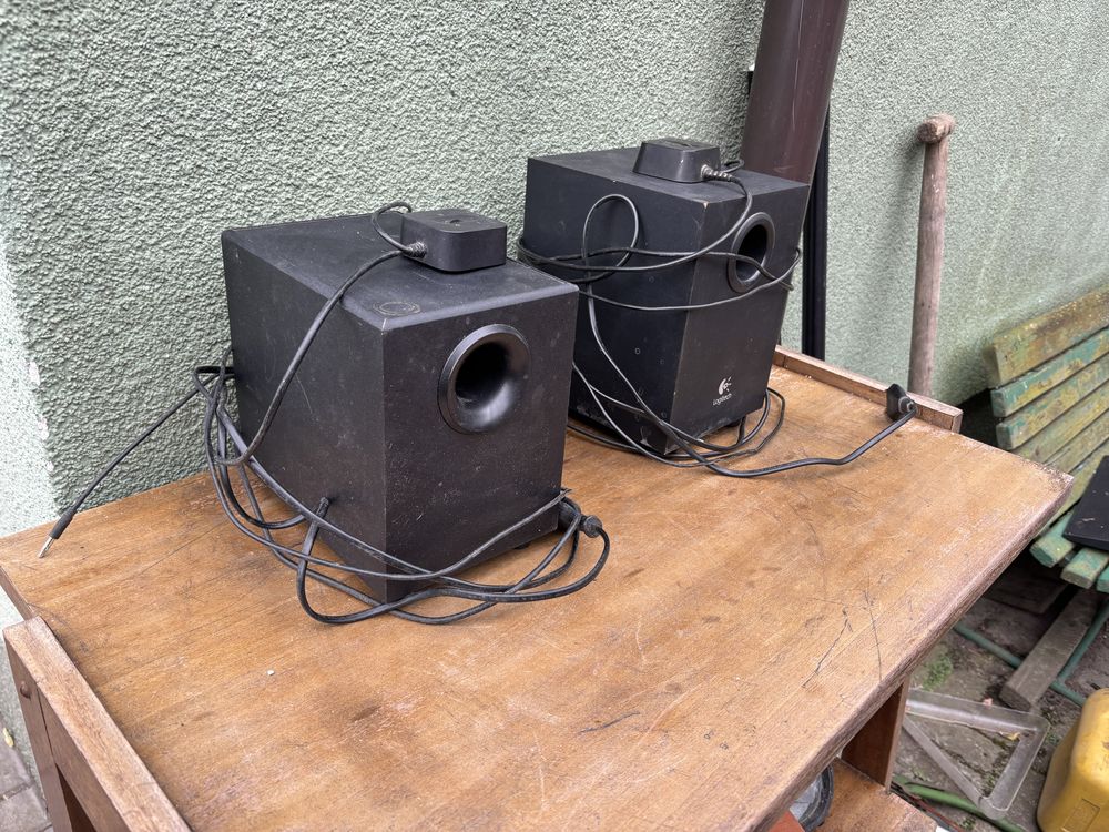 Dwie wieże logitech