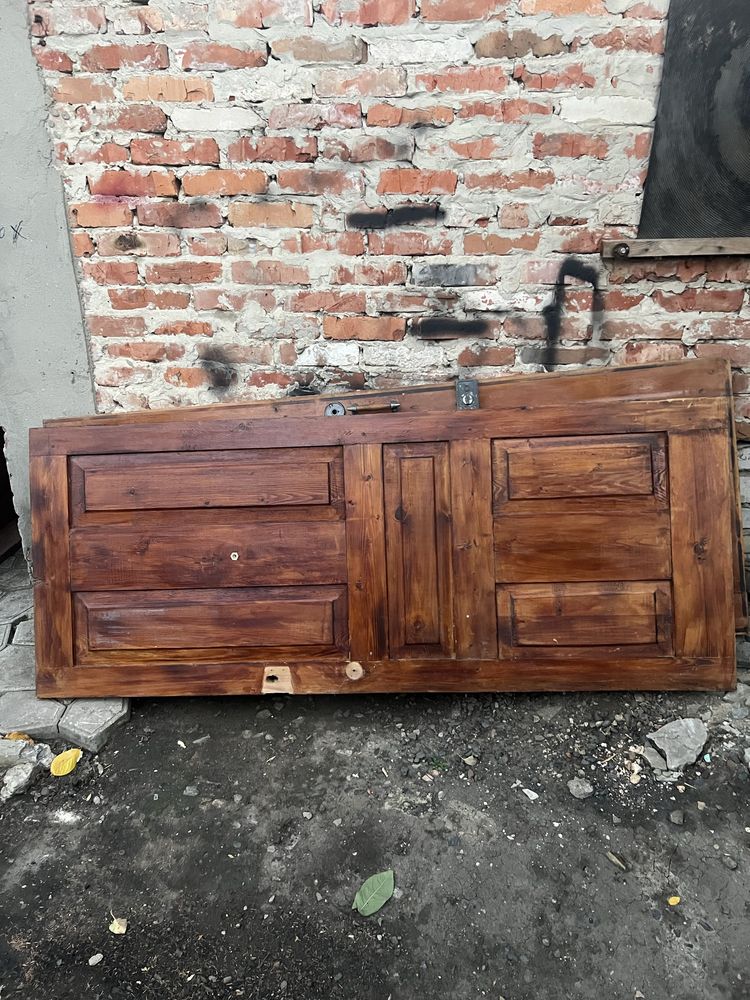 Двери дерево лакированные