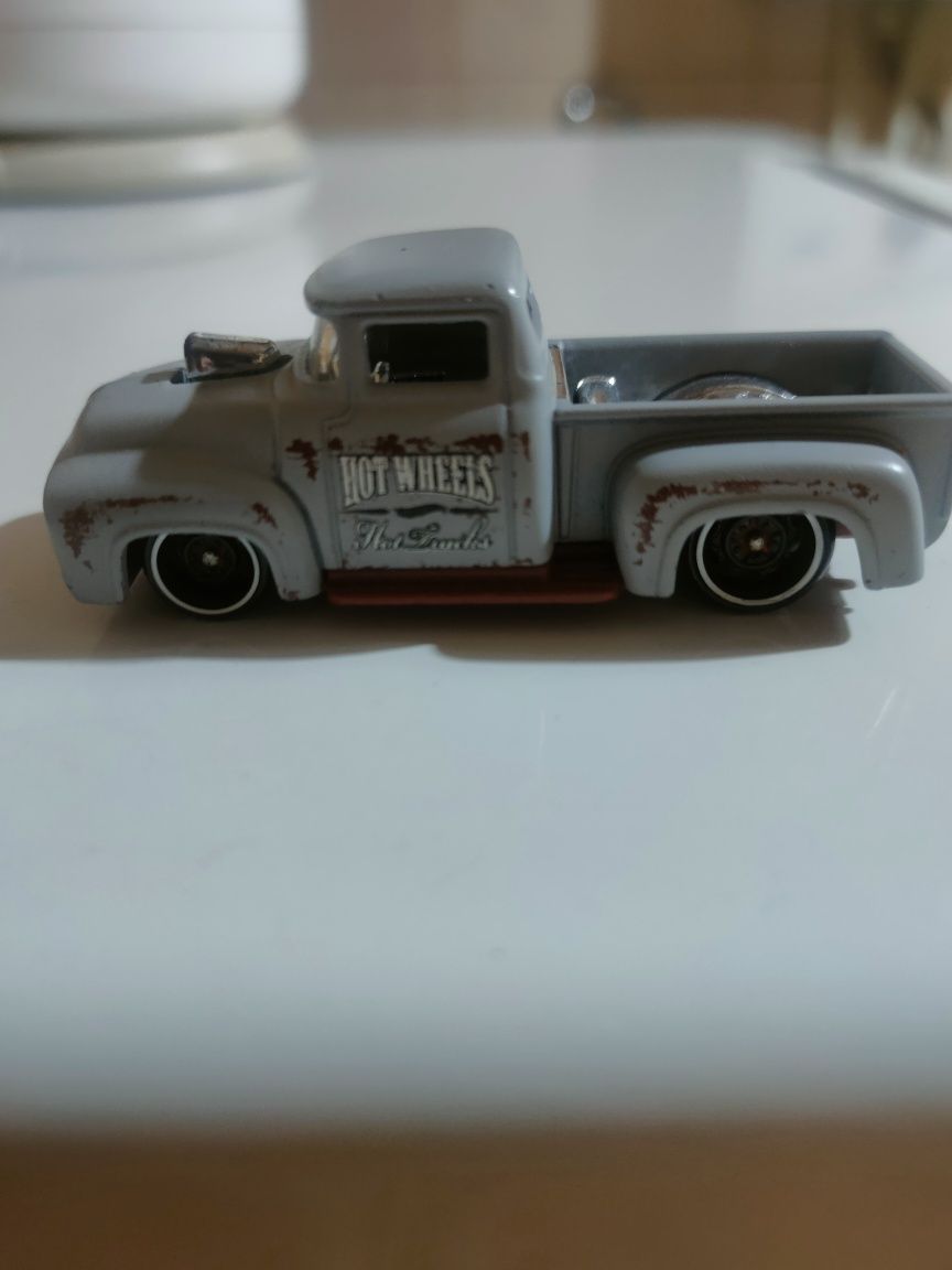 Коллекционная модель авто Hot Wheels — грузовик Ford'56