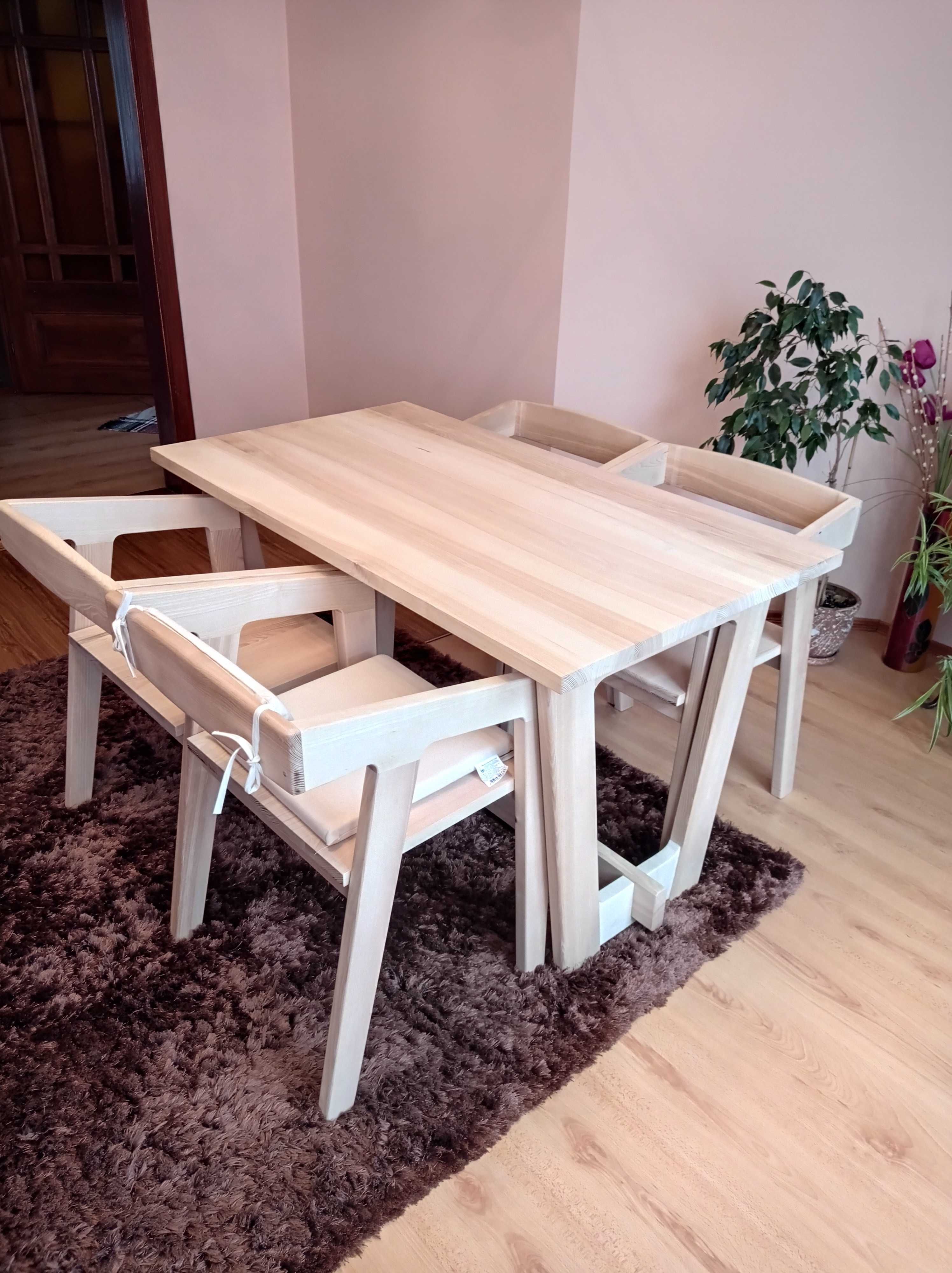 Стіл круглий розкладний.