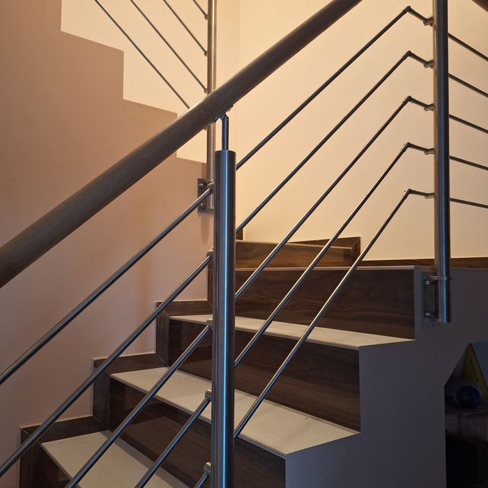 Balustrady ze stali nierdzewnej, drewniany pochwyt