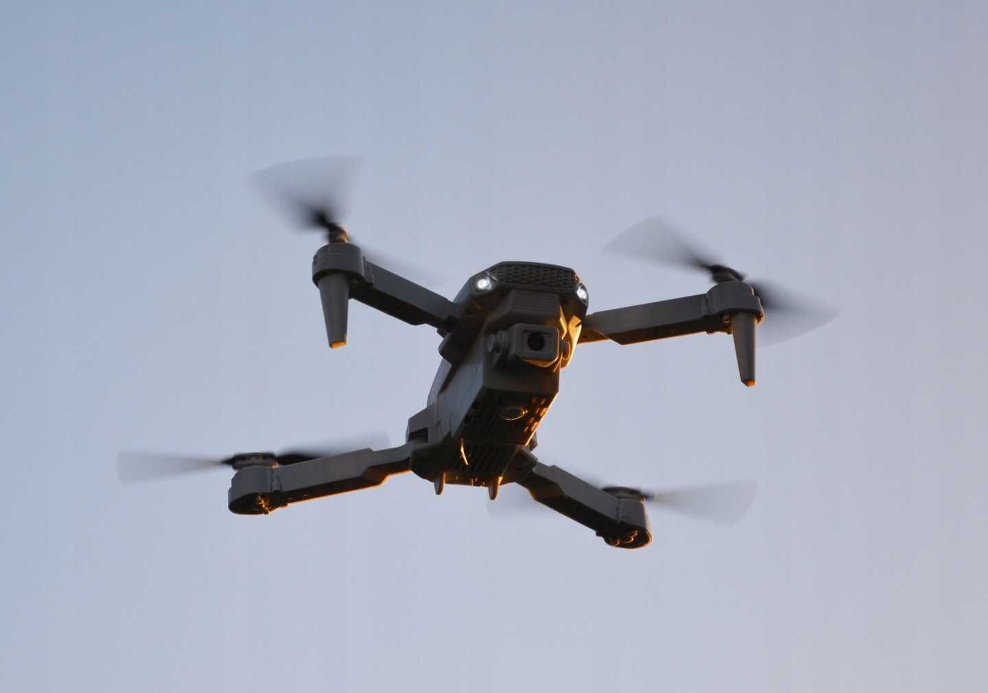 Dron Z Kamerą I Podglądem Obrazu + 2 Akumulatory + Pokrowiec