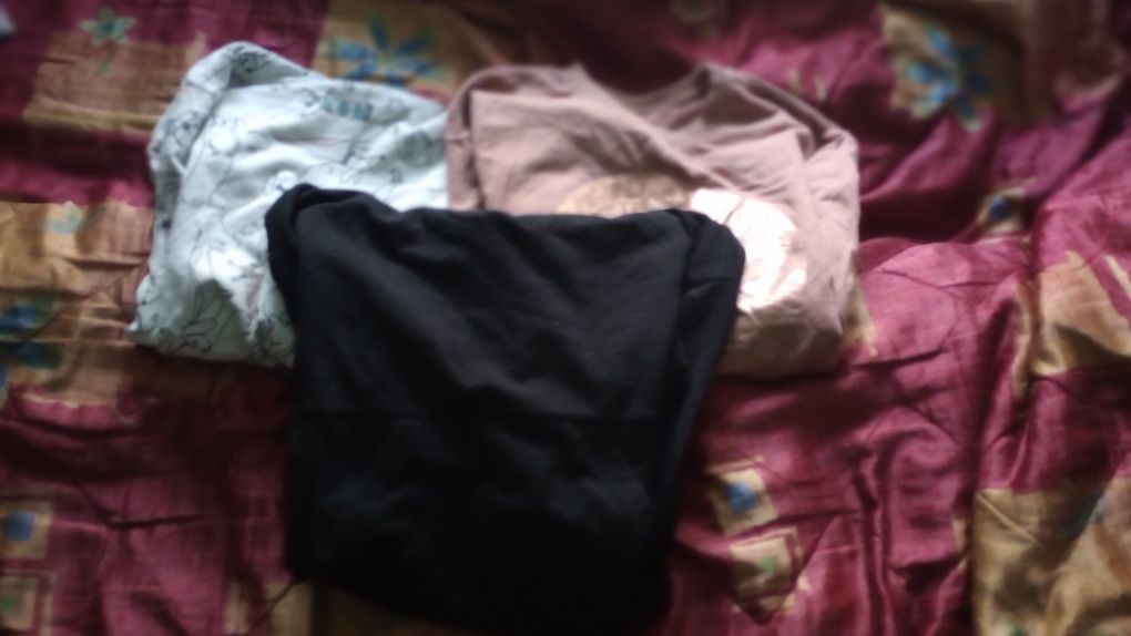 Paka ubrań bluzy z kapturem bardzo dobrewtrzech kolrach