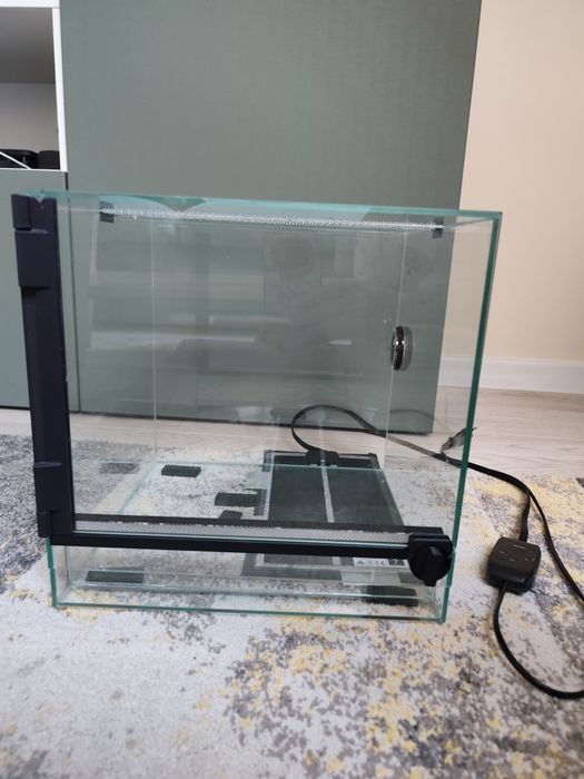 Terrarium 30x30x30 z matą grzewczą ze sterownikiem i dodatkami